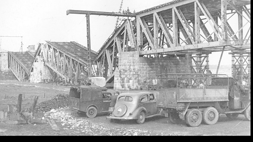 Oosterbeek 1945 Morris.jpg