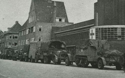 Groningen Sherman Halftrack CMP trailer.jpg