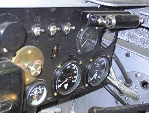 vickers instmnt panel.jpg