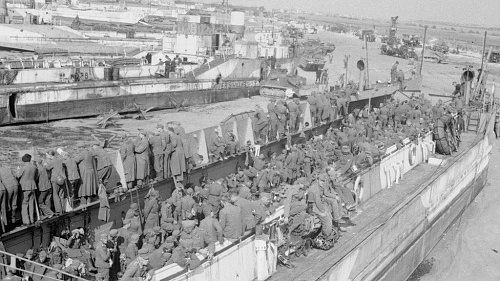 _97957545_lct7074ongoldbeachd-dayplus17june1945creditiwm.jpg