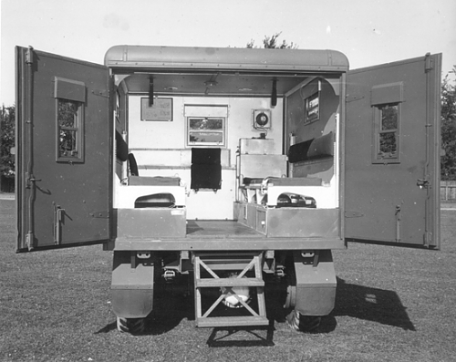 8443 Winterized ambulance 3-ton 13 cab 907-271042.jpg