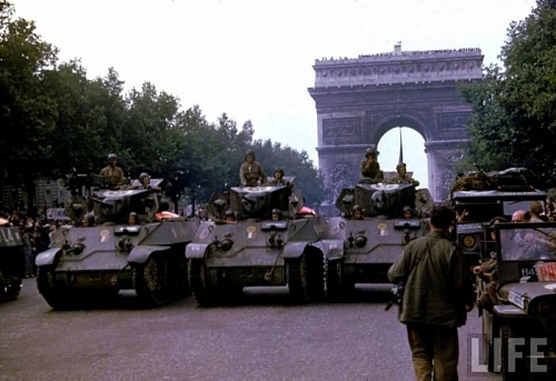 Group of Free French tanks taking part in parade on the day after the liberation of Paris by All.jpg