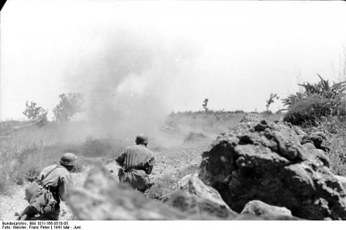 Click image for larger version

Name:	Bundesarchiv_1Bild_101I-166-0510-05%2C_Kreta%2C_Fallschirmj%C3%A4ger_im_Gefecht.jpg
Views:	27
Size:	33.6 KB
ID:	40760