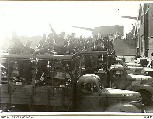 Metal guard on canopy side Chev 1941.jpg