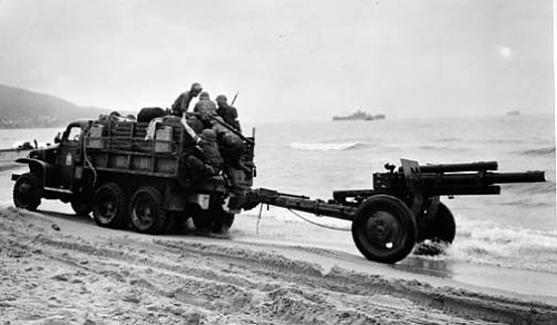 truck-towes-105mm-howitzer-africa-194243.jpg