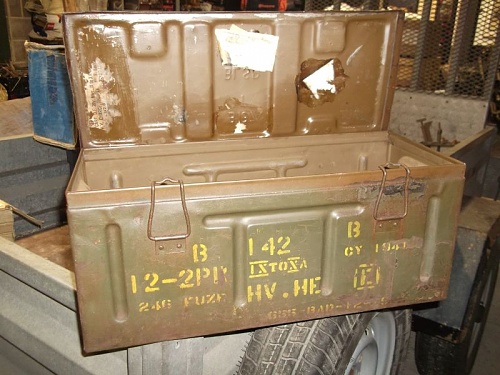 2 pdr box.jpg