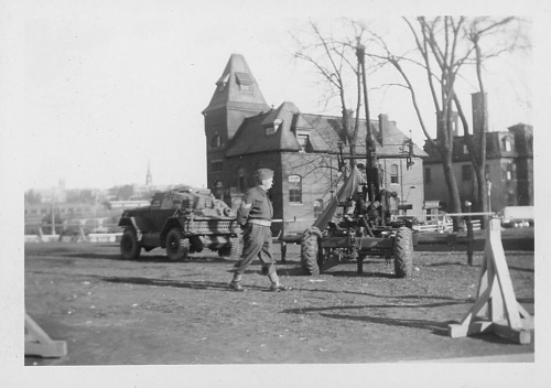 Lynx Armoured Car & Anti Aircraft Gun.jpg