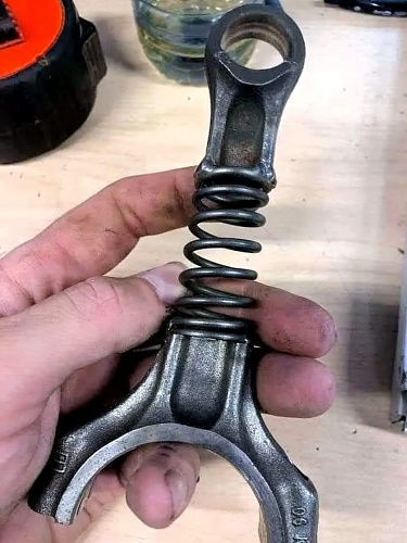 variable compression connecting rod.jpg