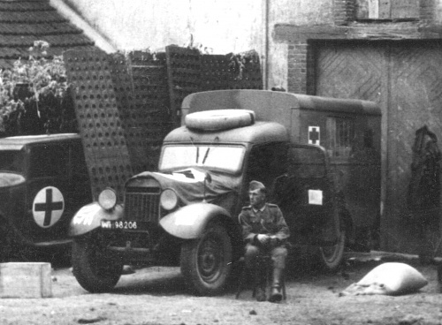 bef captured wot amb.close up Fleury 1940 jpg (2019_01_08 13_19_49 UTC).jpg