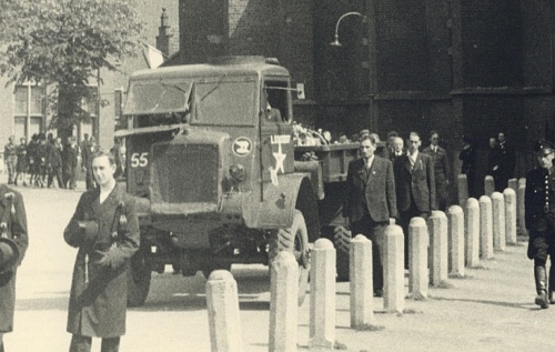 Utrecht Bedford tipper rouwstoet.jpg