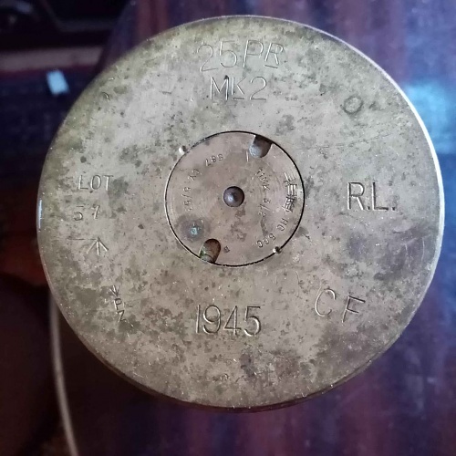 25 Pdr shell 1945.jpg