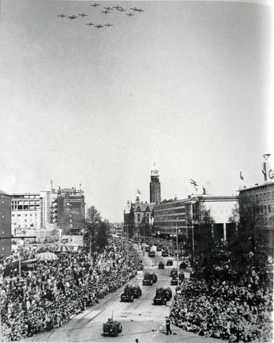 Victory Parade of the 1st Canadian Division in Rotterdam, 10 June 1945.jpg