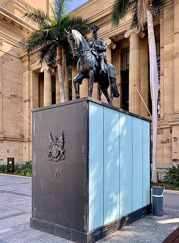 800px-Statue_of_George_V_in_Brisbane,_2020.jpg