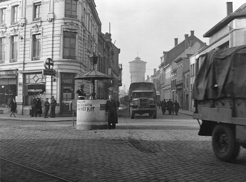 ww2 trucks 674 and 159 kb.jpg