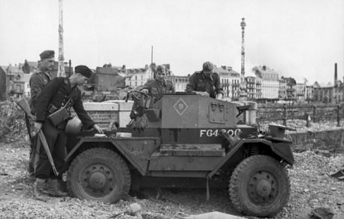 Bundesarchiv_Bild_101I-291-1207-11%2C_Dieppe%2C_Landungsversuch%2C_englischer_Sp%C3%A4hpanzer.jpg