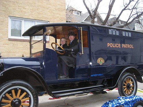 Dawn & Derk at Santa Clause parade 2013 004.jpg