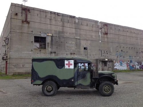 Ambulance M-43 side view 2.jpg